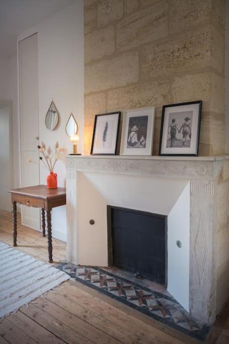 Appartement Avec Son Patio Dans Centre Historique De Bourg Bagian luar foto
