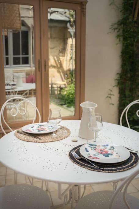 Appartement Avec Son Patio Dans Centre Historique De Bourg Bagian luar foto