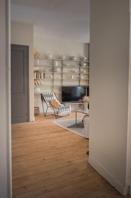Appartement Avec Son Patio Dans Centre Historique De Bourg Bagian luar foto