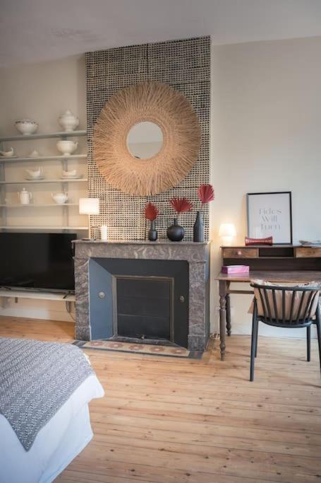 Appartement Avec Son Patio Dans Centre Historique De Bourg Bagian luar foto